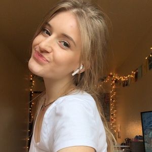 Meet your Posher, Ella